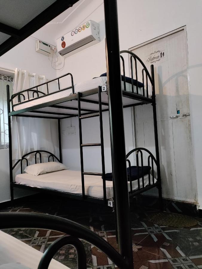 Goanvibes Hostel Anjuna Ngoại thất bức ảnh